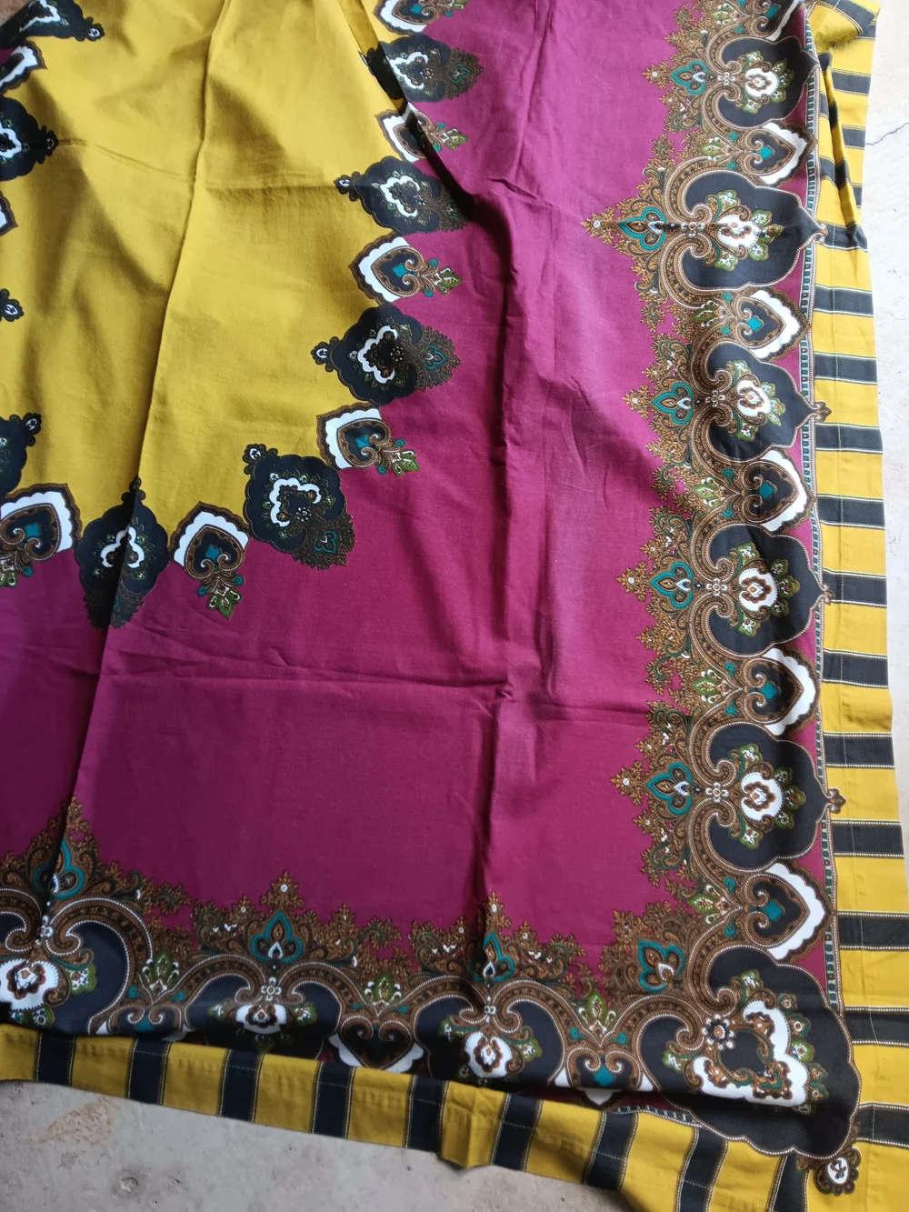 Williams Sonoma Foulard Paisley Chartreuse Merlot Tablecloth